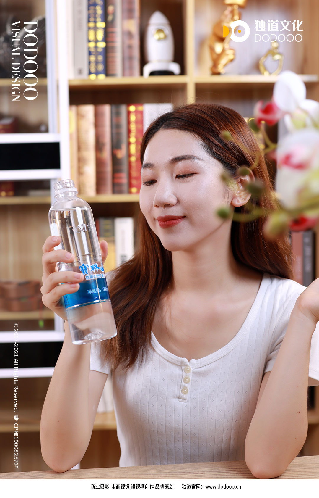 美女喝水03.jpg